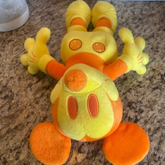 Limited edition orange and yellow scented Mickey. - Picture 2 of 7